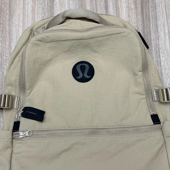 Lululemon New Crew Backpack in Color Trench 22L - Picture 3 of 16
